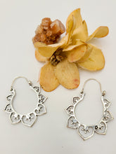 Load image into Gallery viewer, Earrings Dharma
