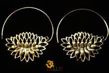 Load image into Gallery viewer, Earrings Flower
